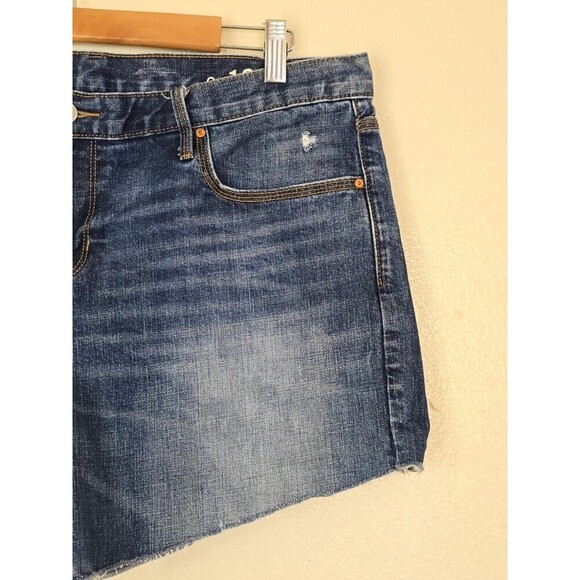 GAP SEXY BOYFRIEND SHORTS Blue Denim Jeans Womens Size 32 Raw Hem - Picture 2 of 8